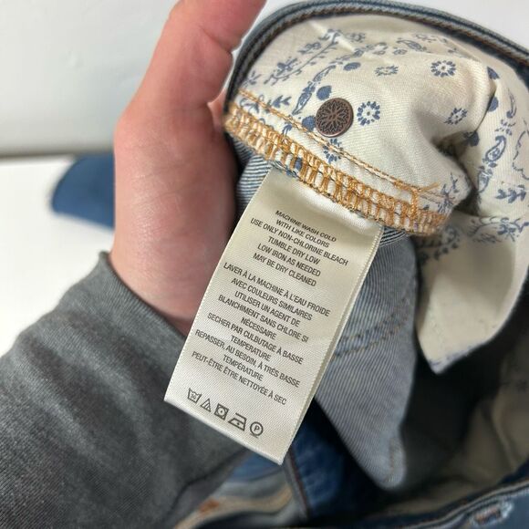 We are free NWT high-rise curvy vintage Street denim jeans, size 35 ￼ - Picture 8 of 9